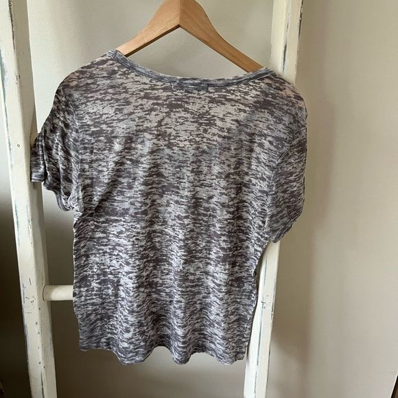 TWENTYONE || woman’s medium see-through grey patterned tee - Picture 2 of 5